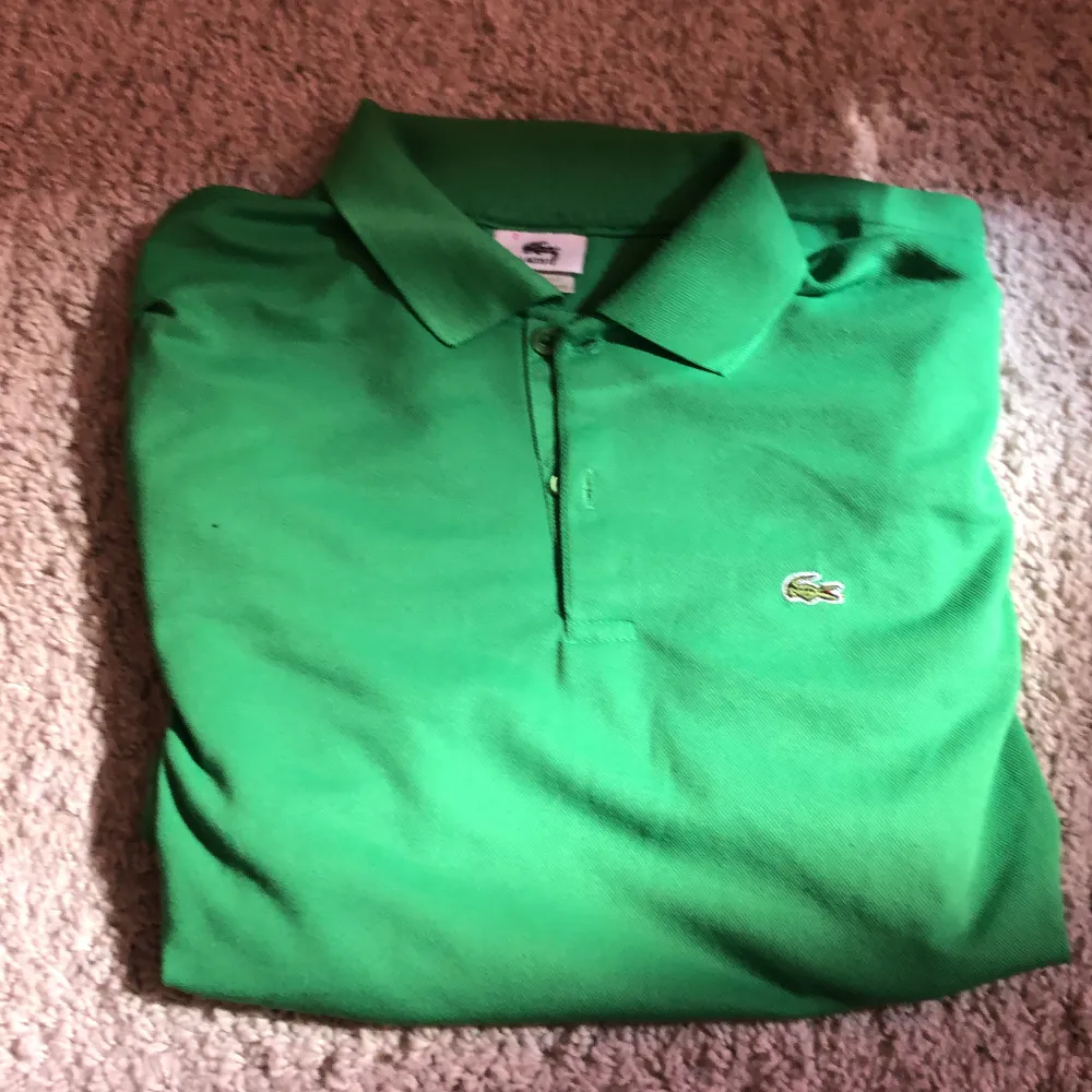 Knappt använd piké grön Stl 7 typ XL/XXL. T-shirts.