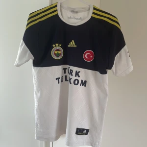 Fotbollströja Fenerbahçe - Second hand fotbollströja  Storlek M passar S