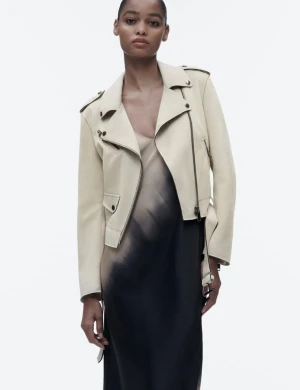 Biker jacka Zara🩷 - Oanvänd biker jacket faux suede från zara. Helt slutsåld på hemsidan, sitter superfint passar vanliga outfits men även klänning🩷nypris var 600kr