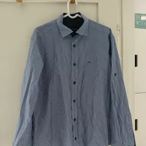 Trendig blå Tommy Hilfiger Skjorta i nyskick🌟💙