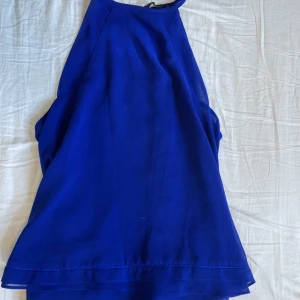 Topp Zara - Superfin topp från Zara i konblått Stl xs