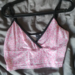 Topp  - Säljer för 20 kr Storlek m