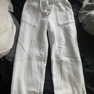 Mjukismyxor - Säljer dessa vita mjukisbyxor ifrån lager 157 då dem är för små för korta för mig💞 byxorna är aldrig använda💞storlek xs