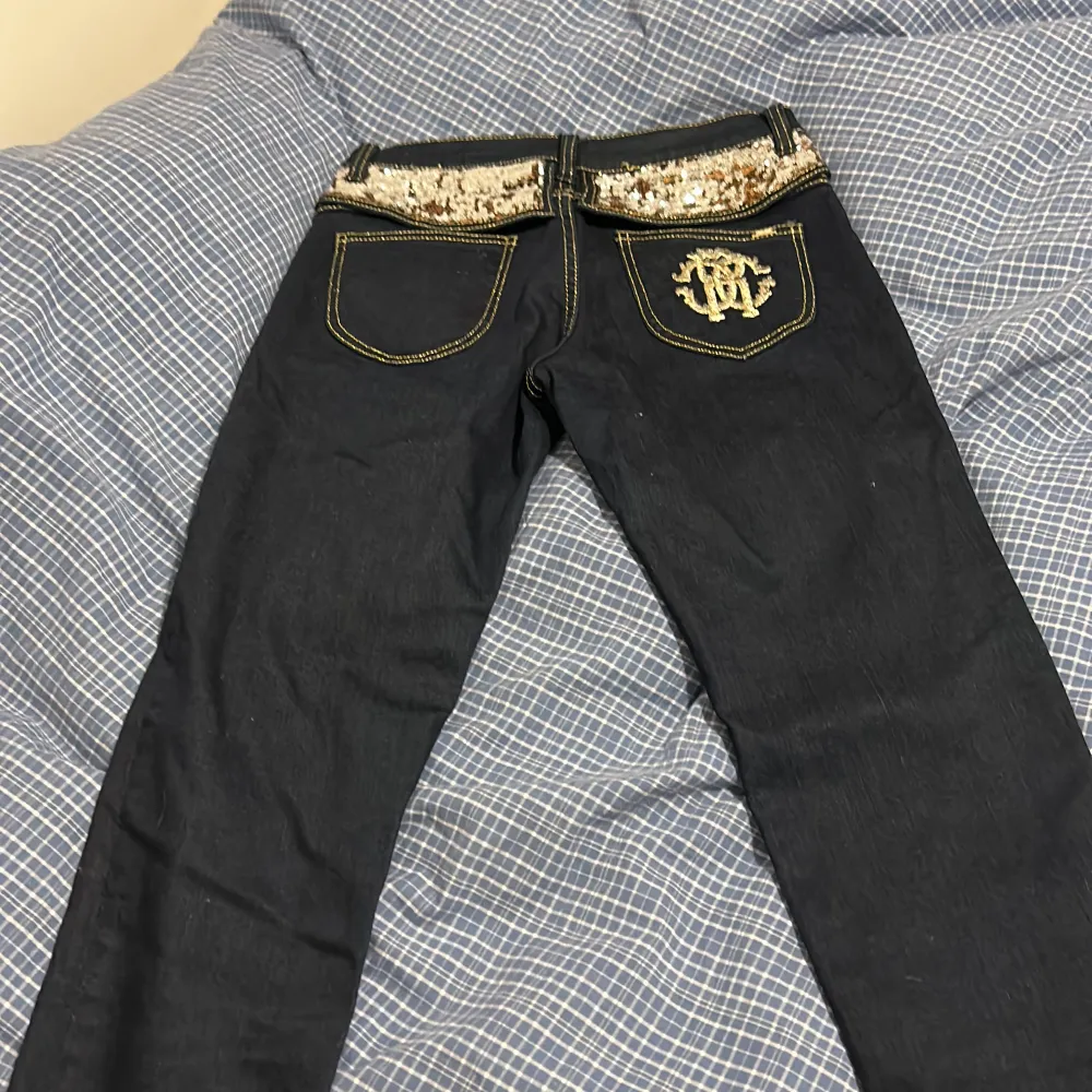 Worn only 2 times basicly new. There size small.❤️. Jeans & Byxor.