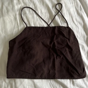 Topp H&M - Topp från H&M st S, fint skick. Knytes i ryggen. 50 kr