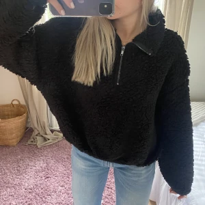 Fluffig tröja - Så mysig fluffig/ lurvig tröja!
