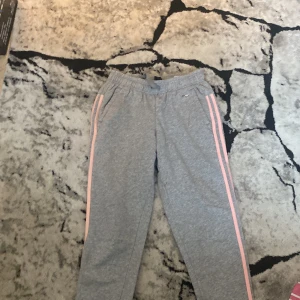 Adidas mjukisbyxor - Adidas, strl S.