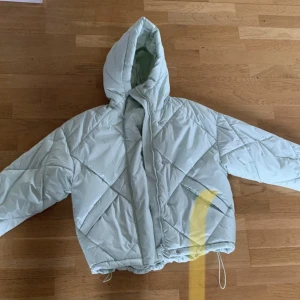 Jacka  - Helt ny! Nypris 400