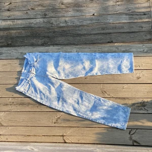 Sweet SKTBS jeans - Sweet SKTBS jeans. Sparsamt avvända inga defekter utan fläcken på andra bilden som knappts syns. 