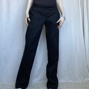 Twist & Tango kostymbyxor  - Galet snygga t&t kostymbyxor! Tyvärr lite små på mig så behöver tyvärr sälja😖Endast testade, nypris: 800kr. Skriv för fler bilder eller om du har några frågor!   (Första bilden är lånad av hon jag köpte de av!)