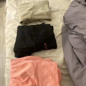 Tränings tights  - Säljer tights, paketpris 150 eller 60 kr st 