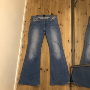 Bootcut jeans - Lee bootcut jeans Waist 29! Helt oanvända. 