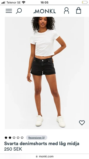 Svarta lågmidjade jeansshorts  - Jag har aldrig använt dem, jaga har bara öppnat och testat. Dem är i storlek 27 som är Xs/S och frakt 50 kr 