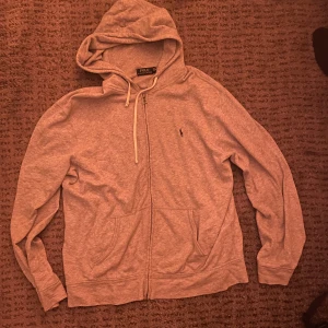 Ralph Laurent zip hoodie  - Alldrig använd 9/10 skick. Köpt här på plick fast var för liten så säljer. 