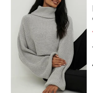 Kort stickad tröja - Kort oversize stickad tröja med polokrage. Ekologisk och knappt använd