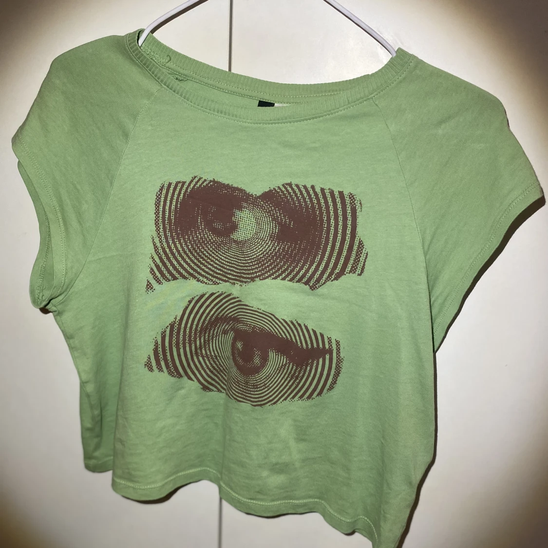 En grön topp med ögon, använd 1 gång 💕