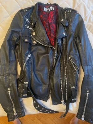 Skinnjacka  - Skinnjacka från Jofama. 