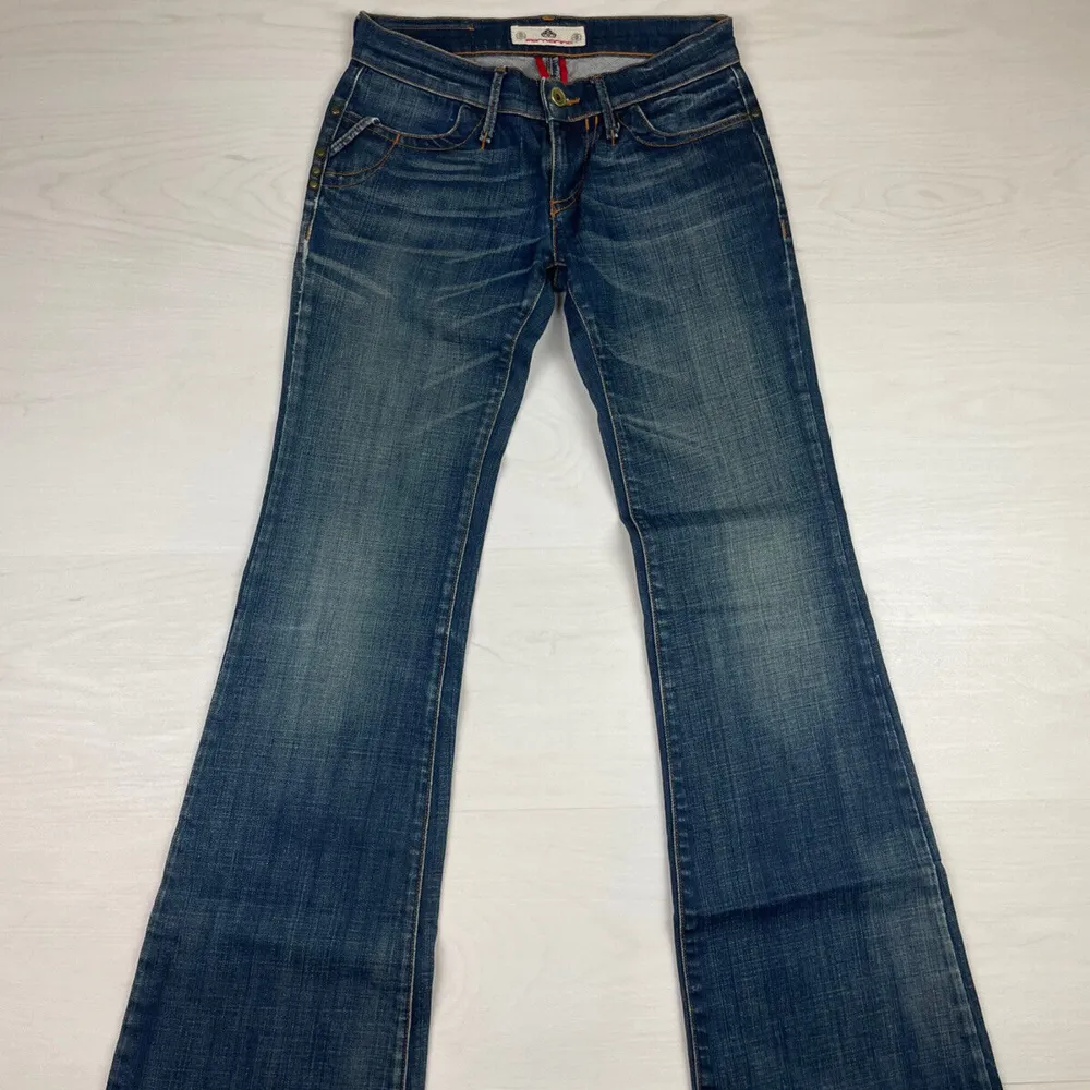 superfina lågmidjade bootcut jeans.💓 originalpris: 700kr . Jeans & Byxor.