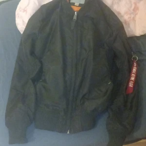 Bombarjacka - Svart bombarjaka nyskick