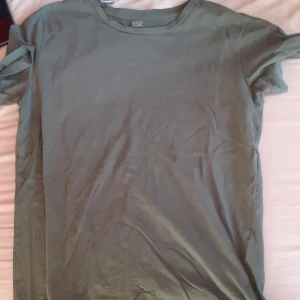 Tshirt - Mörkgrön tshirts 