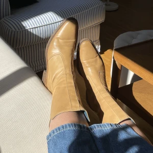 Boots  - Boots från vagabond, väldigt bra kvalité. Storlek 39