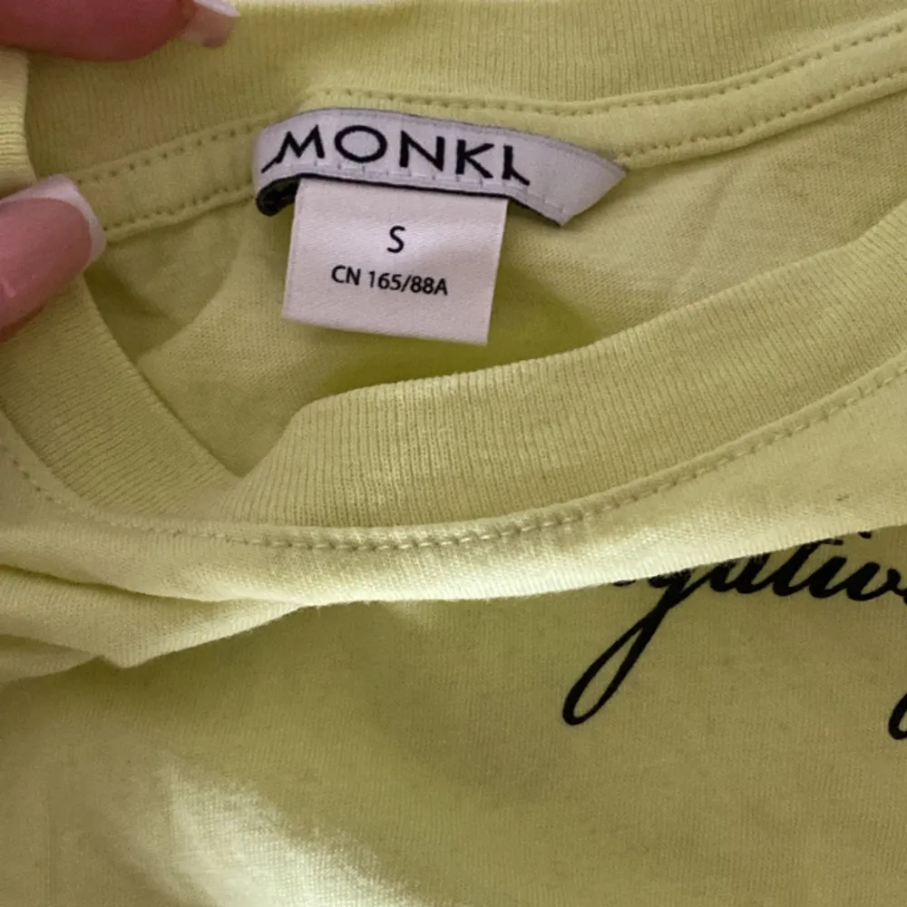 köpt från Monki ca 2 år sedan men har ej kommit till mycket användning . T-shirts.