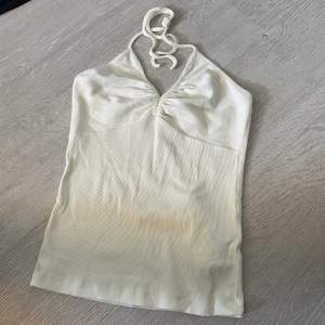Halterneck linne från Arket strl S. Aldrig använt , lappar kvar :) 