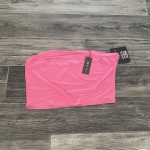 top  - Top , 20kr+frakt , aldrig använd prislapp finns kvar 