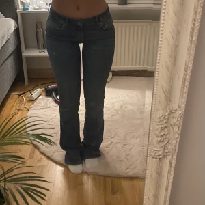 Low waist jeans  - Köpa för nån månad sen, är i bra skick! 