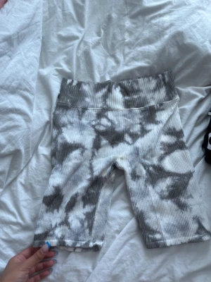 Tränings shorts  - Köpt från Amisu knappt använt.