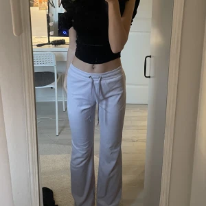 ljuslila mjukis byxor - mjukisbyxor i velour tyg 