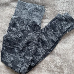 Gymshark tights - Gymshark tights från Camo kollektionen, strl S med en scrunch baktill 🤍