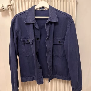 Jacka  - Secondhand jacka  Strl M  Knappt använd från mig  Gott skick 