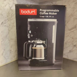 Kaffebryggare - Den fungerar bra men det är bara att kabeln ser trasig ut men den fungerar. Kp för mer bilder