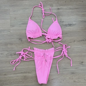 Bikini  - Rosa bikini från shein i storlek s. Endast testad så i mycket bra skick. Säljer för 100 kr plus frakt. 💖