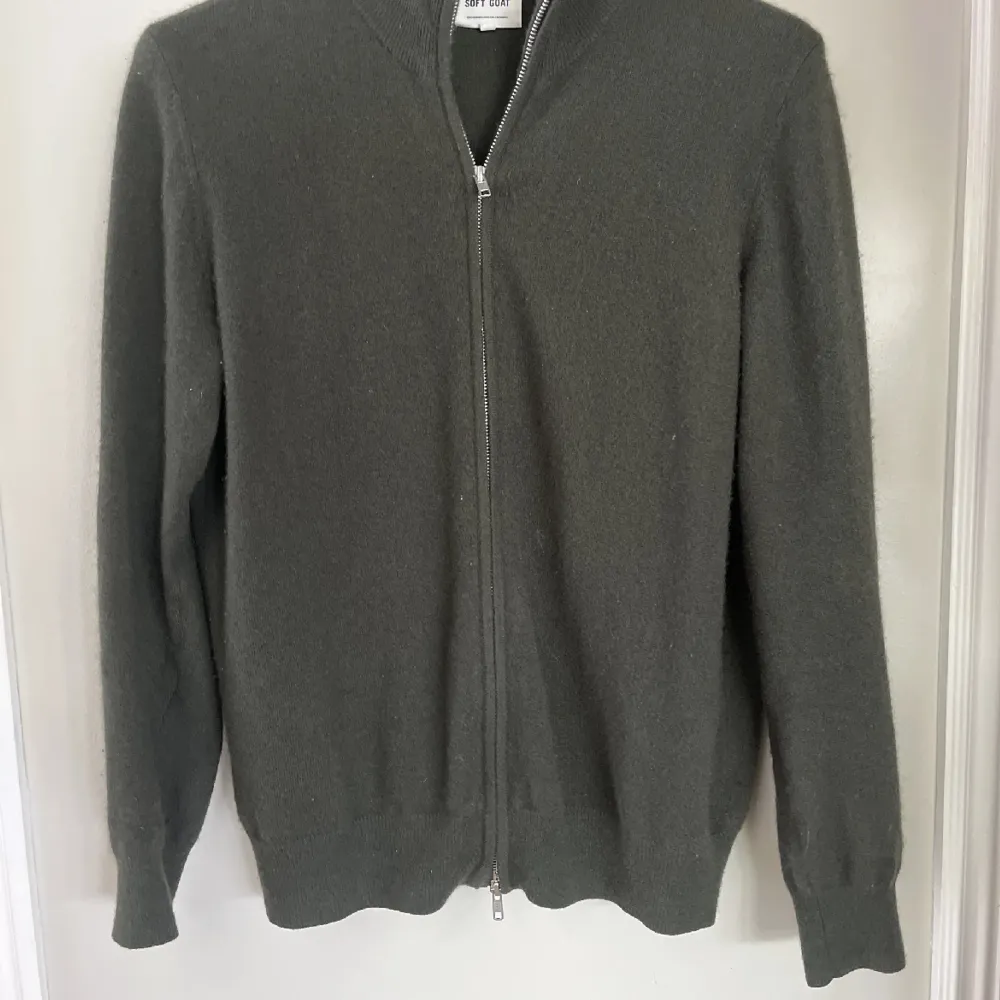 100% cashmere från soft goat Size L fits L/M, . Tröjor & Koftor.