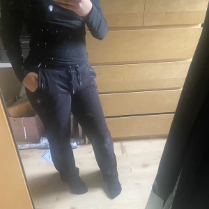 Juicy byxor - Köptes samtidigt som Hussein har använts flera gånger men nu vill jag it ha dom, är som nya och såklart så kan priset diskuteras❤️