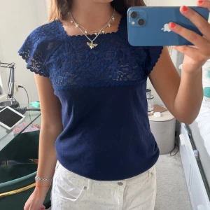 Topp!  - Så snygg topp med spets!!