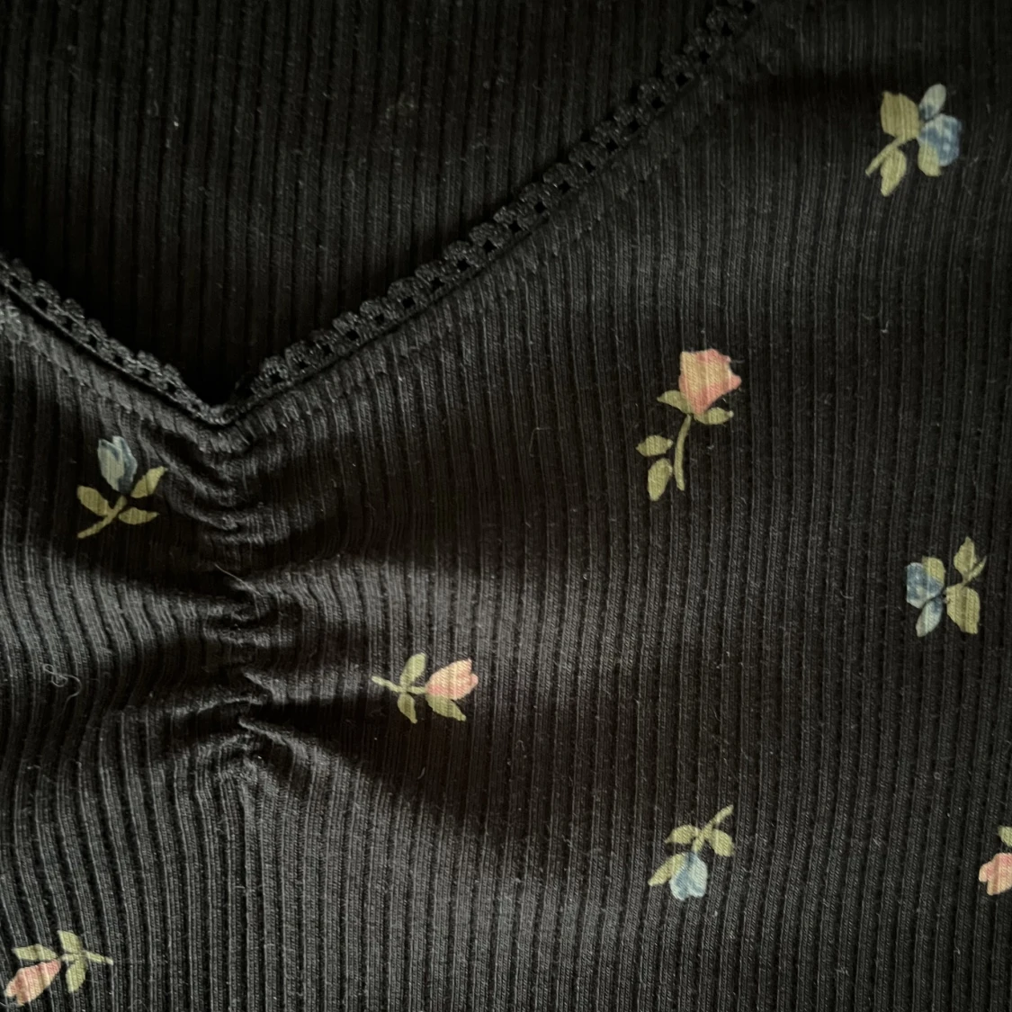 Croppad långärmad blommig topp - 91