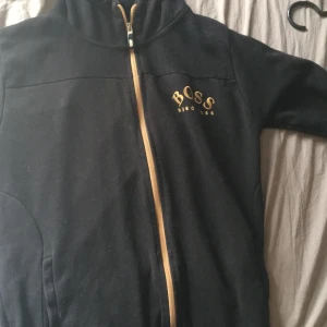 Hugo boss kofta storlek S  - Kan mötas upp i sthlm 