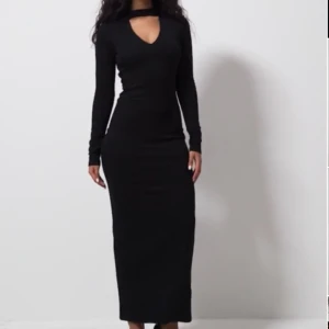 Klänning  - Skitsnygg klänning från NA-KD x Party, knappt använd<3