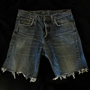 Vintage shorts i washed och distressed stil🪽
