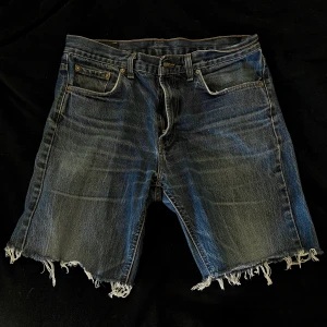 Washed jeansshorts - Vintage shorts i washed och distressed stil🪽