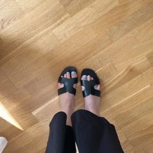 Svarta sandaler  - Aldrig använda från hm storlek 39