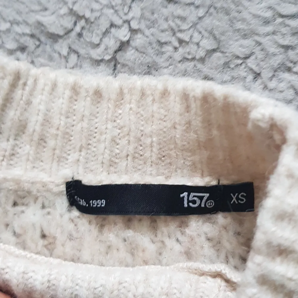 Jätye fin stickad tröja ifrån lager 157 Köpt för 150kr. Stickat.
