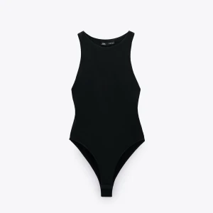Body - Säljer denna body från ZARA, knappt använd, bra skick, storlek S, säljer för 80kr + frakt🤍