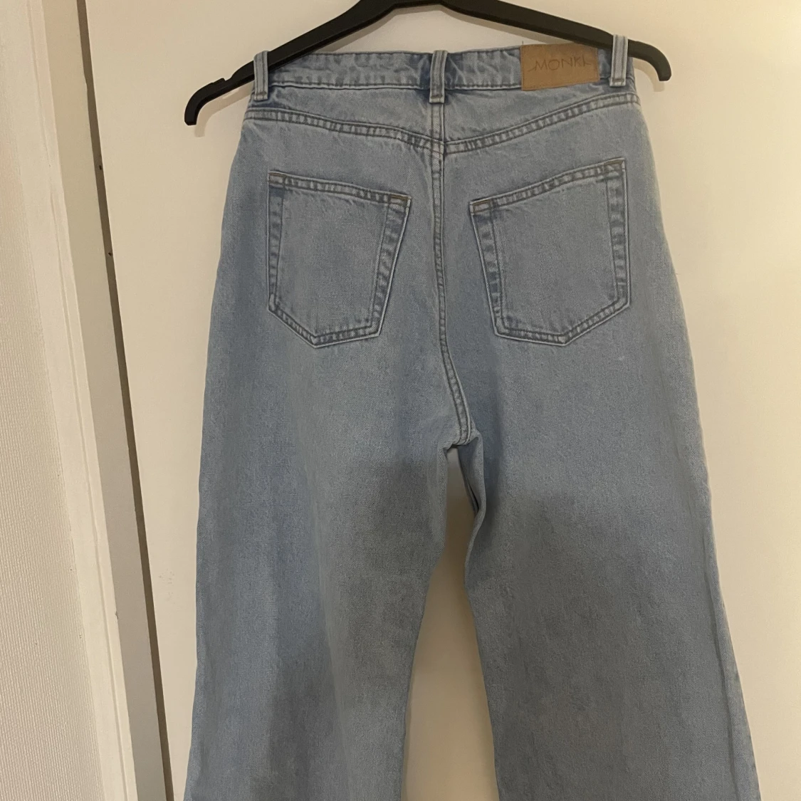 Ljus blåa jeans från Monki
