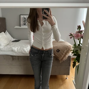 Vit kofta - Söt vit kofta från H&M! Bra skick 🤍🫶