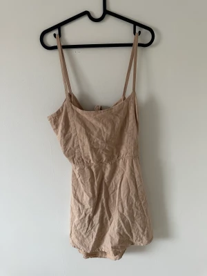 Klänning  - Kommer tyvärr aldrig till användning 