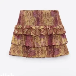 Zara kjol - Säljer min jätte snygga zara kjol som är i jätte bra skick 